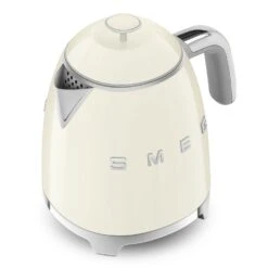 Smeg Mini Vedenkeitin 0,8 L, Kermanvalkoinen 12 Smeg Mini Vedenkeitin 0,8 L, Kermanvalkoinen -Keittiökonekauppa smeg mini vedenkeitin 08 l 115