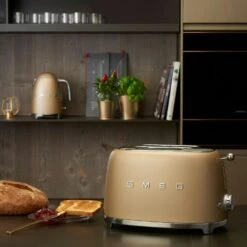 Smeg Toaster 2 Slices, Matt Gold -Keittiökonekauppa smeg smeg leivanpaahdin 2 viipaletta 107