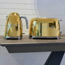 Smeg Leivänpaahdin,Kahdelle Viipaleelle, Kulta 13 Smeg Leivänpaahdin,Kahdelle Viipaleelle, Kulta -Keittiökonekauppa smeg smeg leivanpaahdin 2 viipaletta 36