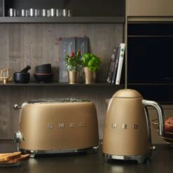 Smeg Toaster 2 Slices, Matt Gold -Keittiökonekauppa smeg smeg leivanpaahdin 2 viipaletta 52