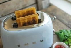 Smeg Leivänpaahdin, Kahdelle Viipaleelle, Pastellinsininen -Keittiökonekauppa smeg smeg leivanpaahdin 2 viipaletta 66