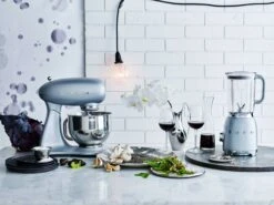 Smeg Tehosekoitin 1,5 L, Hopea 13 Smeg Tehosekoitin 1,5 L, Hopea -Keittiökonekauppa smeg smeg tehosekoitin 15 l valkoinen 39