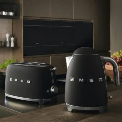 Smeg Kettle 1,7 L, Matt Black -Keittiökonekauppa smeg smeg vedenkeitin 17 l 34