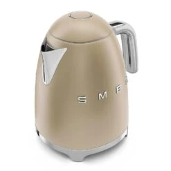 Smeg Kettle 1,7 L, Matte Gold -Keittiökonekauppa smeg smeg vedenkeitin 17 l 44