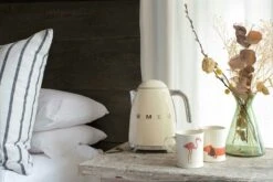 Smeg Vedenkeitin 1,7 L, Kerma 12 Smeg Vedenkeitin 1,7 L, Kerma -Keittiökonekauppa smeg smeg vedenkeitin 17 l 56