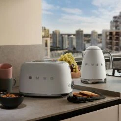 Smeg Kettle 1,7 L, Matte White -Keittiökonekauppa smeg smeg vedenkeitin 17 l 96