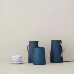 Stelton Emma Electric Kettle 1,2 L, Dark Blue -Keittiökonekauppa stelton emma vedenkeitin 12l 15