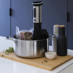 Wilfa Tyhjiökypsennin Setti -Keittiökonekauppa wilfa sous vide svb1 1200s kit vacuum sealer vacuum rolls 2